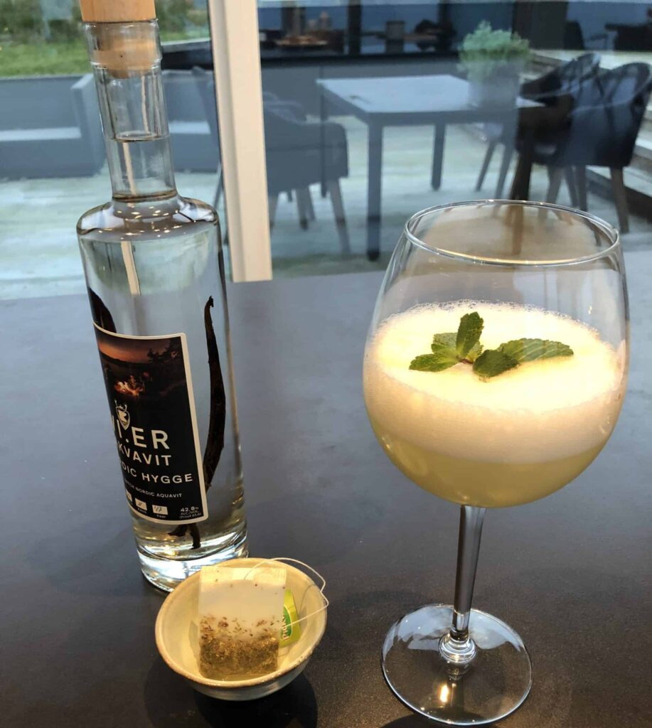 Vaniljecocktails, te og akvavit