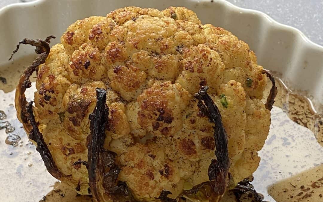 Blomkålssteg med brunet vaniljesmør og hasselnødder
